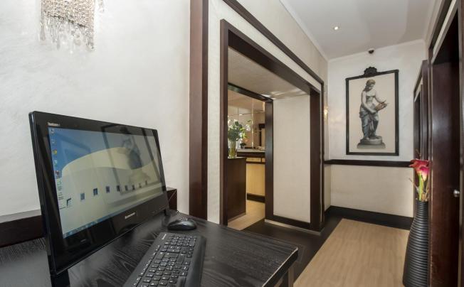 Фото отеля Yes Hotel
