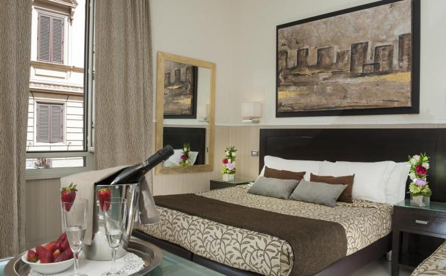Фото отеля Yes Hotel