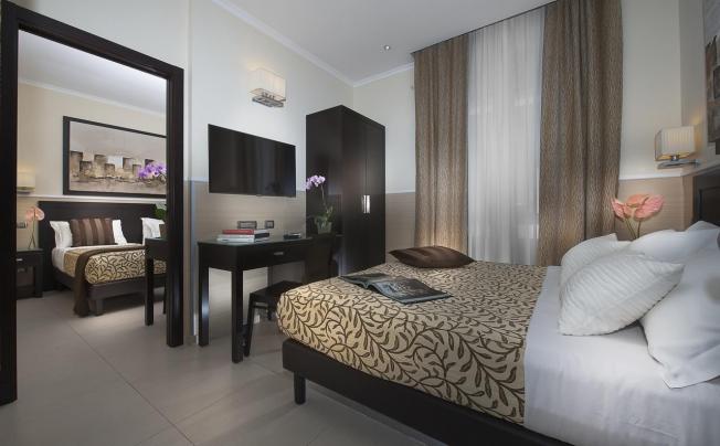 Фото отеля Yes Hotel