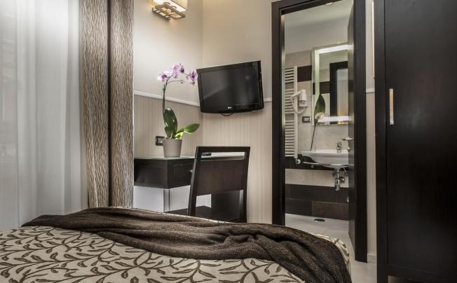 Фото отеля Yes Hotel