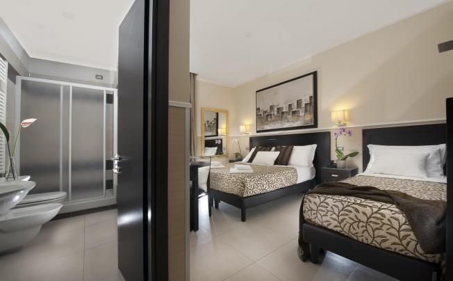 Фото отеля Yes Hotel