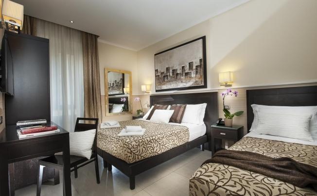 Фото отеля Yes Hotel