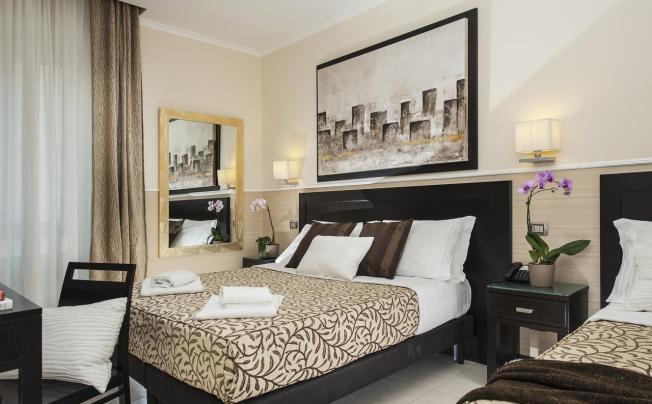 Фото отеля Yes Hotel