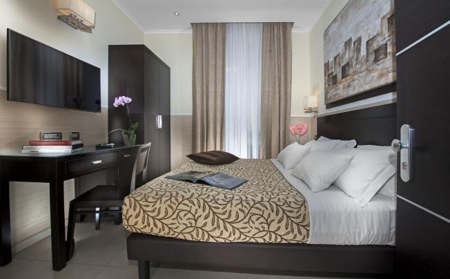Фото отеля Yes Hotel
