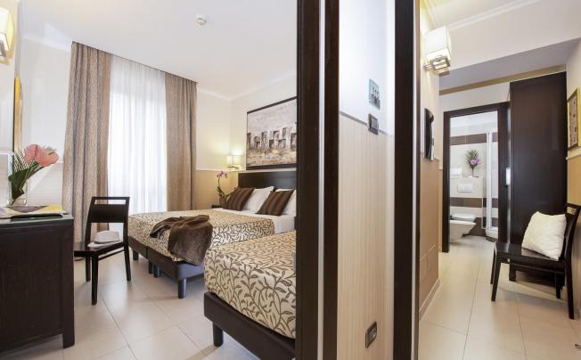 Фото отеля Yes Hotel