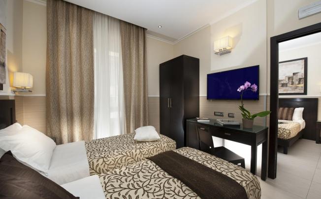 Фото отеля Yes Hotel
