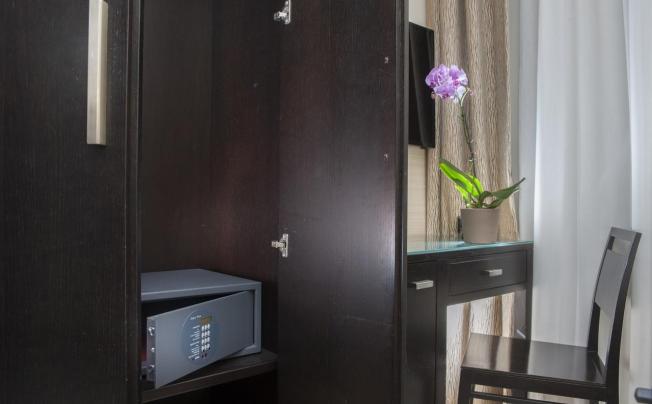 Фото отеля Yes Hotel