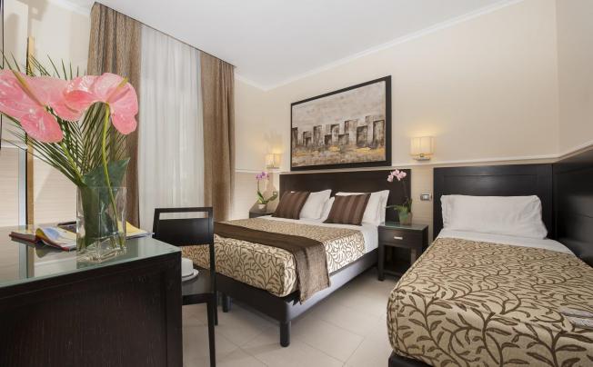 Фото отеля Yes Hotel