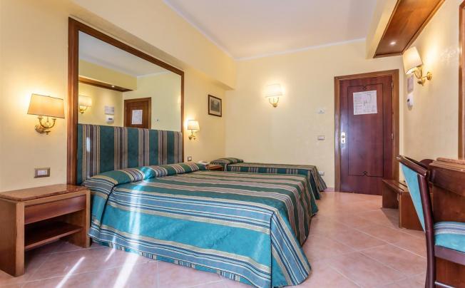 Фото отеля Sebraeli hotel lux
