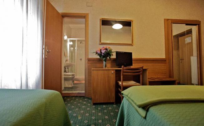 Фото отеля Embassy hotel