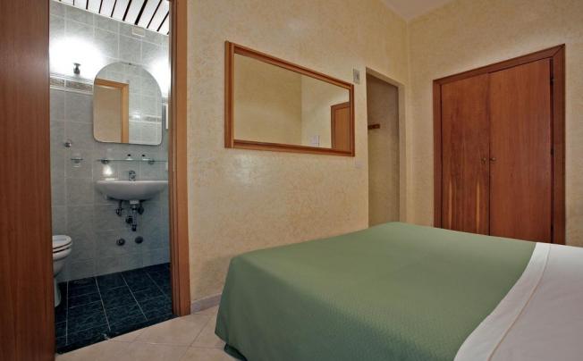Фото отеля Embassy hotel