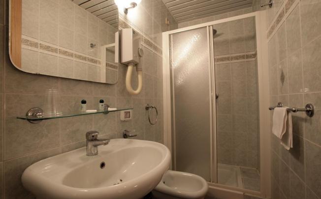 Фото отеля Embassy hotel