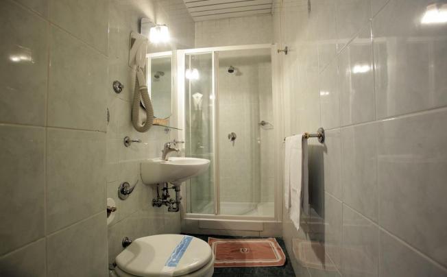 Фото отеля Embassy hotel
