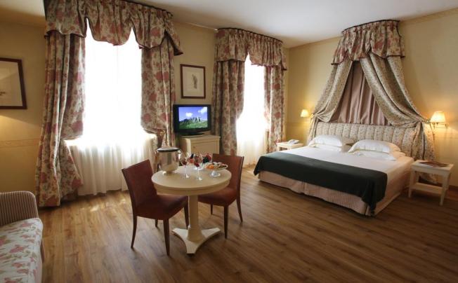 Фото отеля Royal Golf Hotel