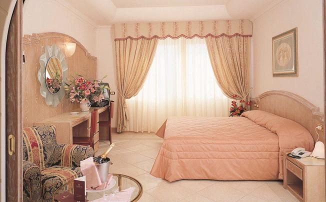 Фото отеля GRAND HOTEL GALLIA