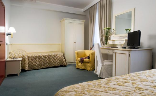Фото отеля Carlton Capri Hotel