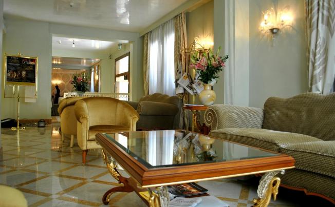 Фото отеля Carlton Capri Hotel
