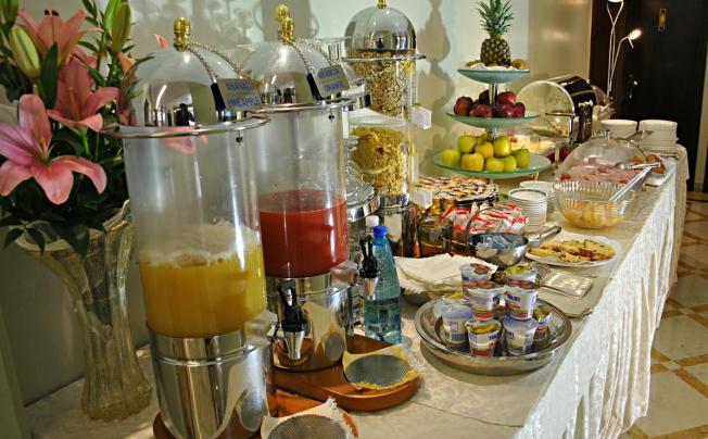Фото отеля Carlton Capri Hotel