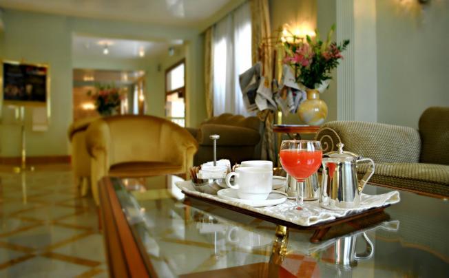 Фото отеля Carlton Capri Hotel