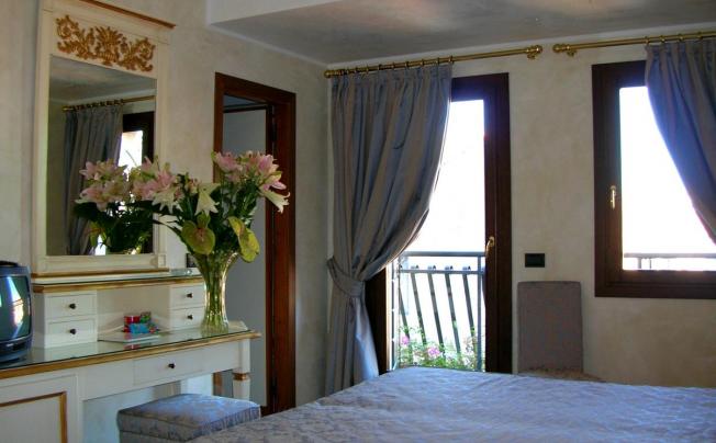Фото отеля Carlton Capri Hotel