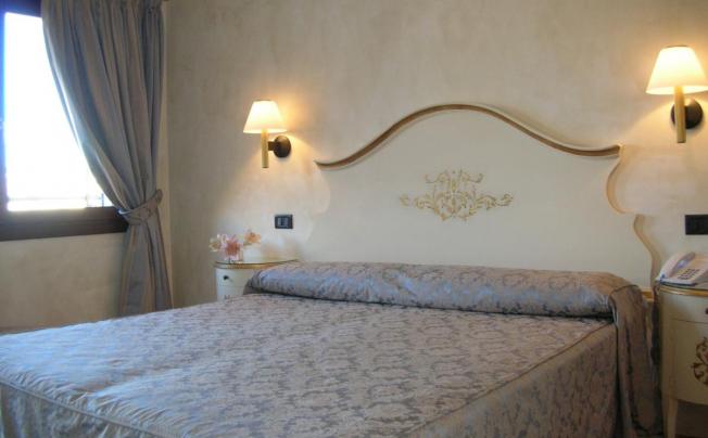 Фото отеля Carlton Capri Hotel
