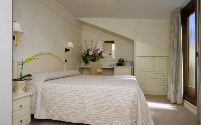 Фото отеля Carlton Capri Hotel