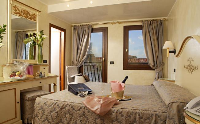 Фото отеля Carlton Capri Hotel