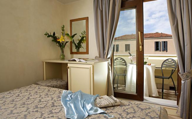 Фото отеля Carlton Capri Hotel