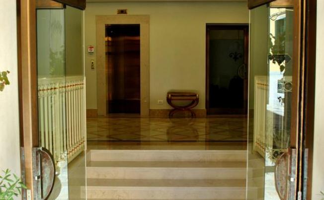 Фото отеля Carlton Capri Hotel