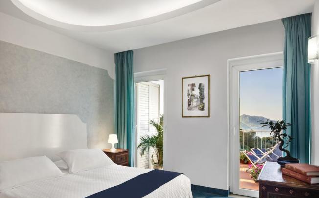 Фото отеля GOCCE DI CAPRI HOTEL & RESIDENCE