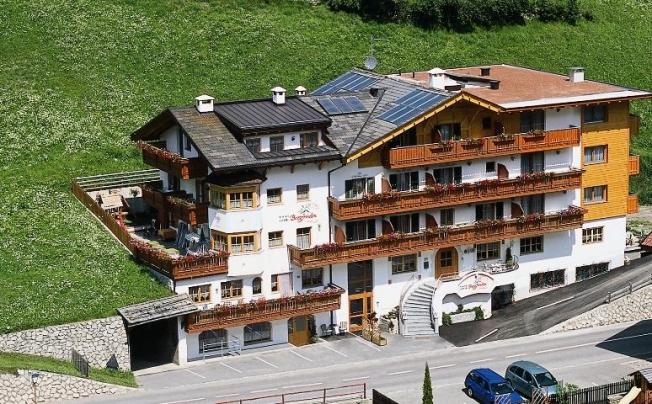 Фото отеля Hotel Bergfrieden