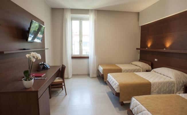 Фото отеля Checkin Villa Angelina