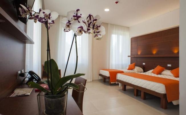 Фото отеля Checkin Villa Angelina