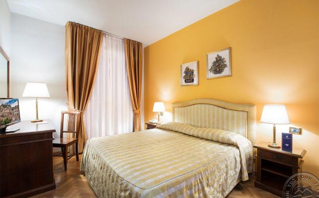 Фото отеля Isabella Hotel