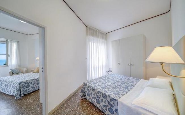 Фото отеля Carlton Beach Hotel