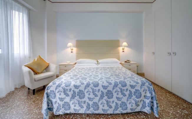 Фото отеля Carlton Beach Hotel