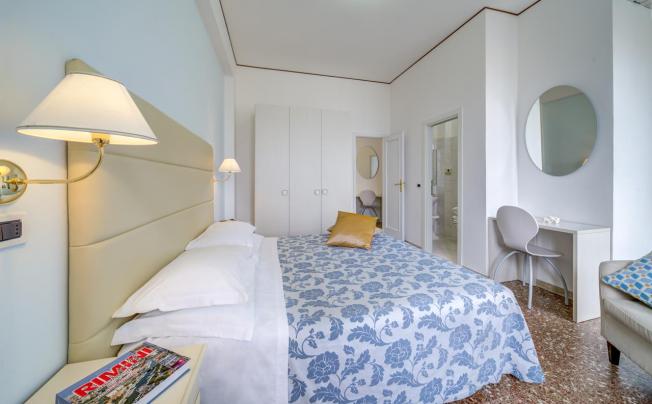 Фото отеля Carlton Beach Hotel