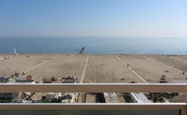 Фото отеля Carlton Beach Hotel
