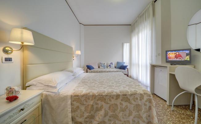 Фото отеля Carlton Beach Hotel