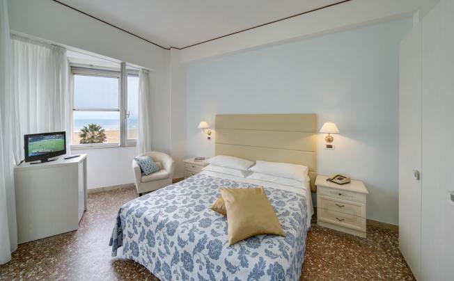 Фото отеля Carlton Beach Hotel