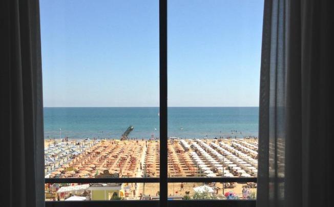 Фото отеля Carlton Beach Hotel
