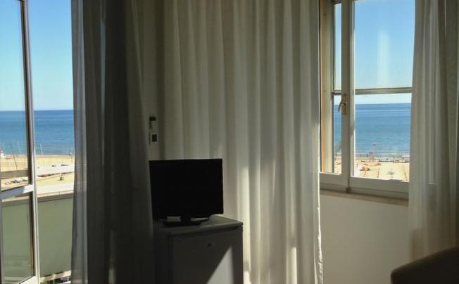 Фото отеля Carlton Beach Hotel