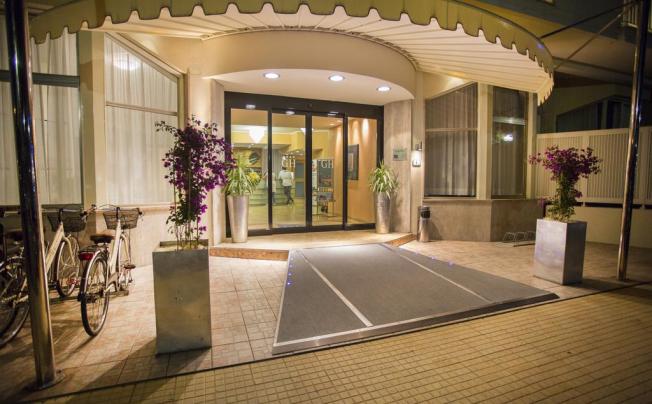 Фото отеля GRAND HOTEL