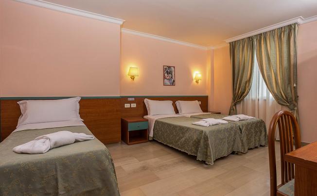 Фото отеля Center 3 Hotel