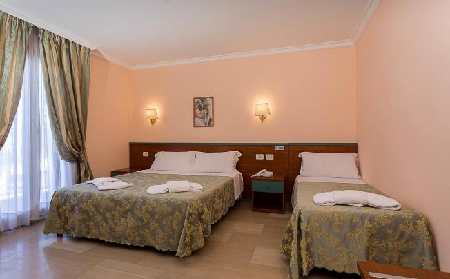 Фото отеля Center 3 Hotel