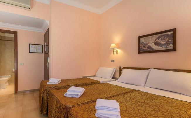 Фото отеля Center 3 Hotel