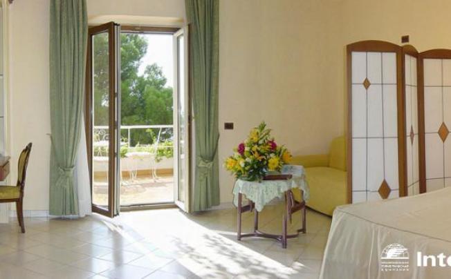 Фото отеля Eden Roc Suites