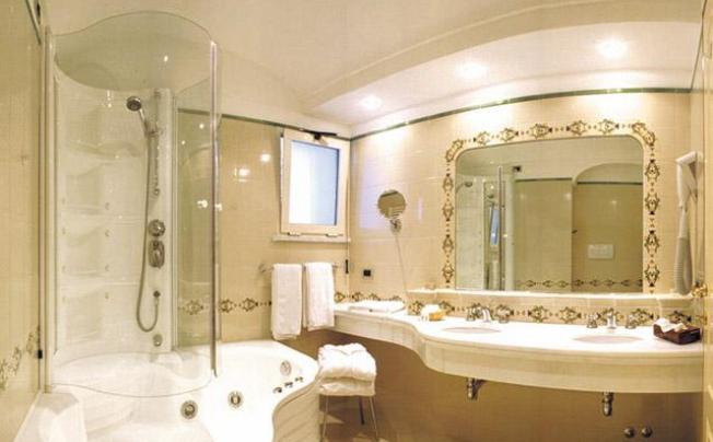 Фото отеля Eden Roc Suites