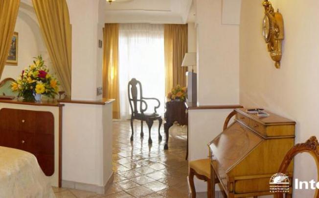 Фото отеля Eden Roc Suites