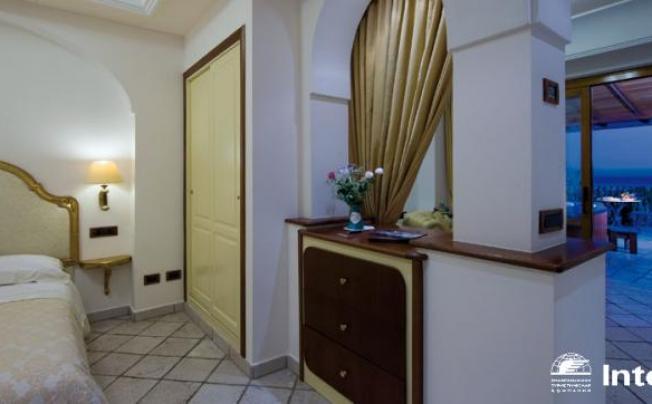 Фото отеля Eden Roc Suites